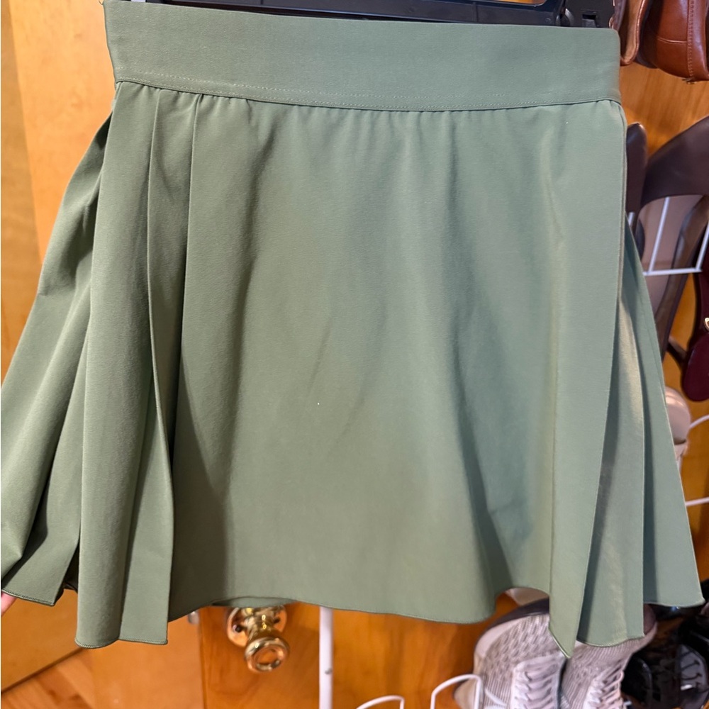 Aritzia green high rise yoga skort